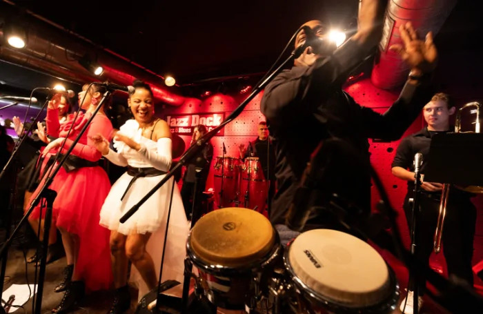 Salsa Night & koncert Carisma 